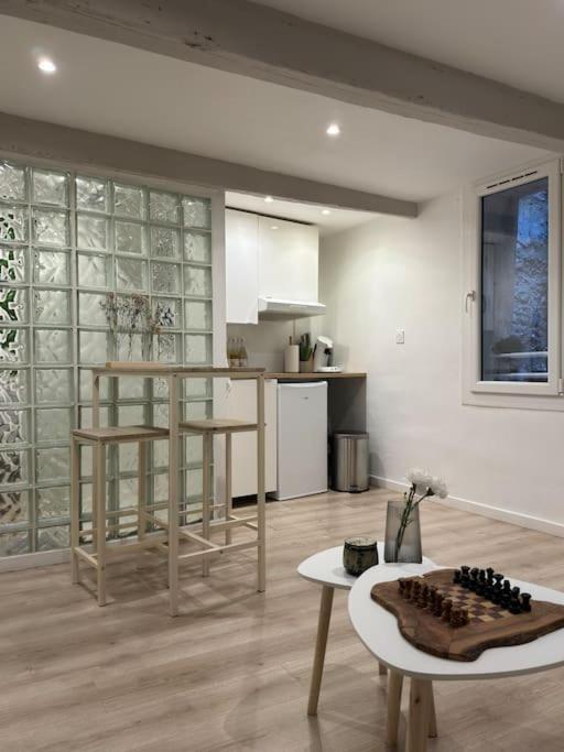 Charmant Studio, Plein Centre Apartment L'Isle-sur-la-Sorgue Exterior photo